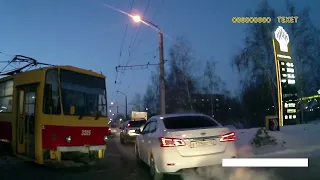 Трамвай съехал с рельсов, Барнаул, 20.02.2024