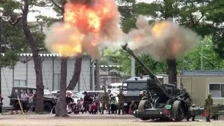 【油断した奥様も思わず飛び跳ね1回転】陸上自衛隊 155mm榴弾砲 FH70による空包射撃 4連射 Japan's Army FH70 Field Howitzer Blank Fire JGSDF