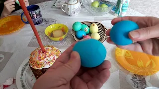 Бьёмся яйцами. Пасха. Христос Воскресе! We beat the eggs.  Easter.  Christ is Risen!