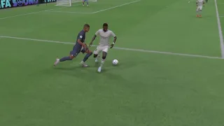 FIFA 23: Tunnel e tiro a giro Mbappé