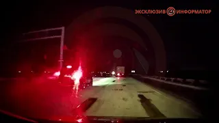 На трассе под Днепром Acura столкнулась с военным грузовиком и вылетела в кювет: видео момента