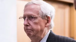 McConnell appears to freeze up again at Kentucky event