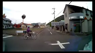 四輪と自転車の出会い頭事故【ドライブレコーダー映像】《香川県》