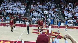 trojancandy.com:  2018 USC Women's Volleyball Starters Huddle with Coach Crouch