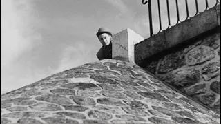 L'Atalante (1934) by Jean Vigo, Clip: The charming One-man band street peddler flirts with Juliette