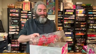 Epic Encounters Lair of the Red Dragon unboxed by The Man Cave (unboxing)