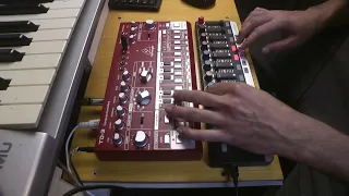 Just bought a cheap MIDI controller... and it is awesome! // Random live knob+fader tweaking