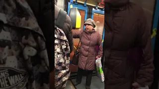 Бабушка села не на тот автобус тут начался ад !