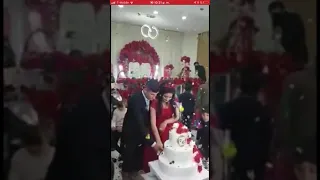 Hombre enojado por su boda!!!!