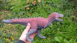Disney's Carnotaurus sculpture (Dinosaur 2000) It took me 8 monthes!