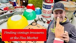 Shopping for Vintage treasure at Cedarburg Maxwell Street Days Flea Market ! Thrifting in Wisconsin