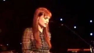 A Fine Frenzy - Almost Lover (live at The Bedford, London)