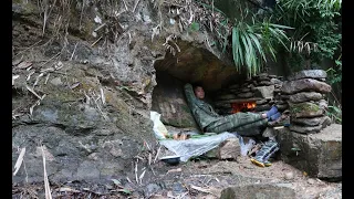 Bushcraft Survival Shelter,Build a warm and cozy cave with a stone fireplace inside-MrHa.EP11