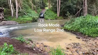 Range Rover steep downhill climb and river crossing. #landrover #offroad #rangerover #pirellitires
