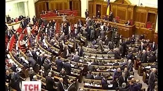 Депутати простим підняттям рук ухвалили нові "екстреміські" закони