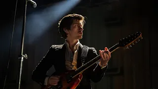 Alex Turner being Alex Turner in the first week of the AM7 tour