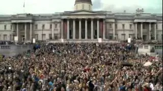 Beatles - Hey Jude  in   Trafalgar Square  Londres