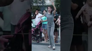 Innocent Tibetan girls learn about Chunxi Road Street Photography Tibetan Culture Guozhuang Dance