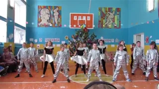 Танець інопланетян. Новий рік-2019 (6 клас)