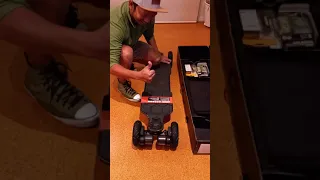 Unboxing Hadean electric skateboard from Evolve.