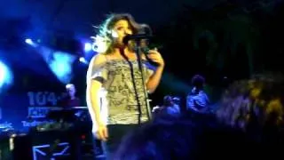 Kelly Clarkson - I do not Hook Up (live in Barbados 23.04.2009)