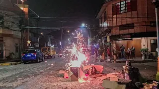 16 Shots #4 Bombshell by Phoenix Fireworks Philippines New Year's Eve 2021 - 2022