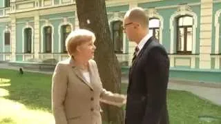 Яценюк встретился с Меркель в Киеве