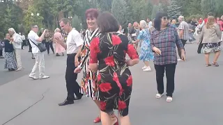 НАКУКУЙ КУКУШКА ДОЛГИХ ЛЕТ НАМ ЛЮБИТЬ❤️ ТАНЦЬІ В ПАРКЕ ГОРЬКОГО❤️ ХАРЬКОВ 20231