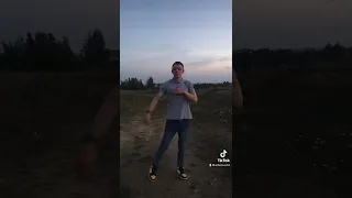 Вот это танец😳 Как он это делает?🫣