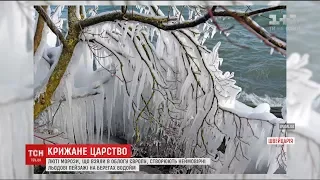 Люті морози створюють неймовірні льодові пейзажі на водоймах у Європі