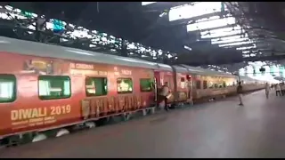 Housefull 4 special Train- Bollywood Actor-AKSHAY KUMAR|| Housefull 4 promotion special train