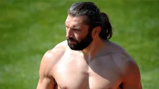 Chabal smashing people for 4 minutes 42 seconds