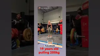 Women who Lift: 19 Year Old Woman pulls 205kg deadlift