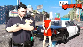 ВЗЯТКИ, ПИВО, ДВА СТВОЛА! ВСТУПИЛ В ПОЛИЦИЮ! - GTA 5 RP (Radmir RP / Моды ГТА 5)