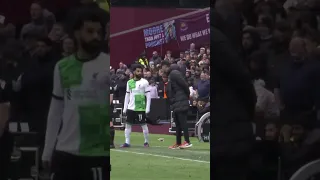 Heated exchange between Mohamed Salah and Jürgen Klopp just before West Ham’s equaliser 😬