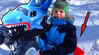 Hot Wheels SHark Pretend Play with SNOW