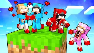 OMZ Locked on SCARY ONE BLOCK with SCARY CRAZTY FAN GIRL in Minecraft! - Parody Story(Roxy and Lily)