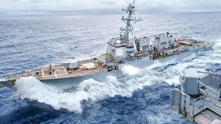 Massive US Navy 8000 Ton Destroyer Battles Rough Sea