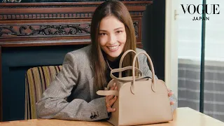 黒木メイサがバッグの中身を紹介。シンプルな彼女のシンプルな中身。 | In The Bag | VOGUE JAPAN