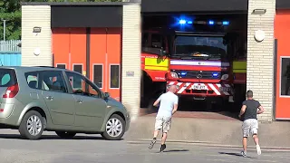 *VOLUNTEER FIREFIGHTERS ARRIVING AT STATION!* HUGE FIRE in Tonypandy! + Fire Engines Responding