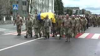 Полонне прощається зі своїм героєм, захисником України