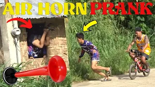 AIR HORN PRANK | Sa subrang lakas ng busina pumasok ang tao sa luob ng bintana