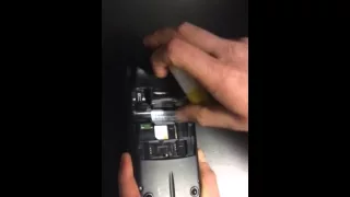 How to remove an Ingenico IWL battery