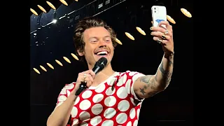 Harry Styles BeReal on Fan’s Phone During Love On Tour at MSG