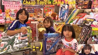 Fidget Spinners from Chinatown. Cheap Toys Shopping, Unboxing and Playtime w/ Hulyan & Maya