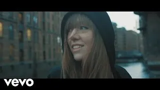 Antje Schomaker - Bis mich jemand findet (Offizielles Musikvideo)