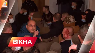 Почубилися під час комісії: бійка депутатів у Одеській міськраді | Вікна-Новини