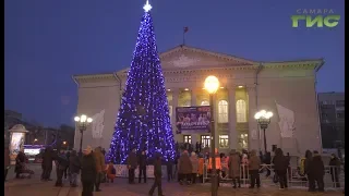 На площади Мочалова зажгли новогоднюю елку