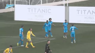 Hulk scores goal off of a corner kick / Халк забивает прямым ударом с углового