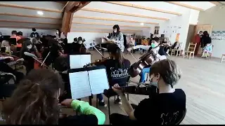 Gautier Capuçon et l'orchestre de l’Ecole du Domaine du Possible en répétition de Kienta Kien